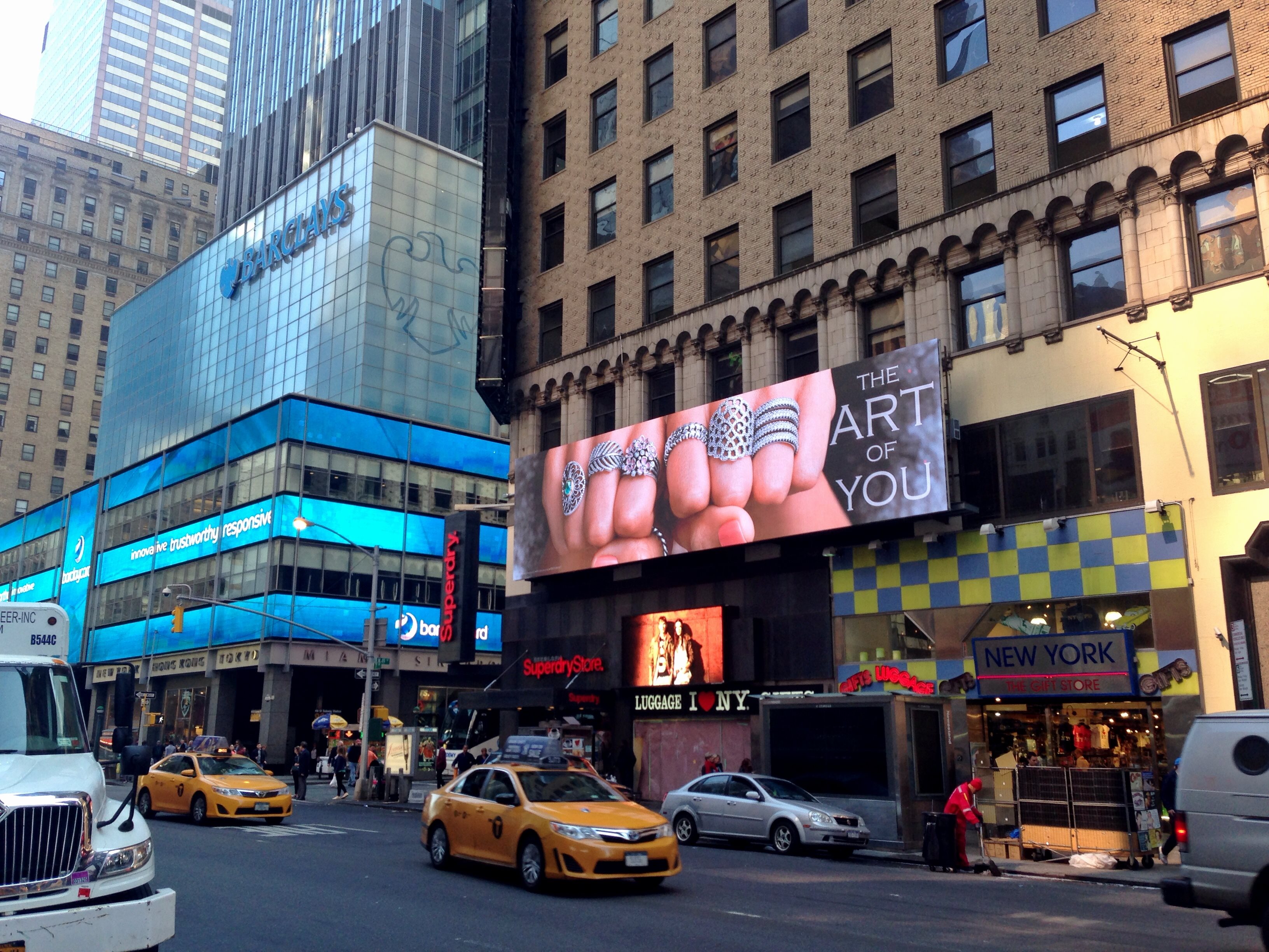 l1327-时间2014地点new york用途商业广告 产品系列-V系列 P9.5SMD-1.jpg